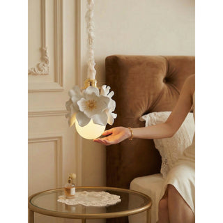 Fleurde Sculpted Floral Pendant Lamp