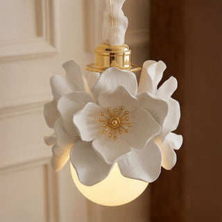 Fleurde Sculpted Floral Pendant Lamp