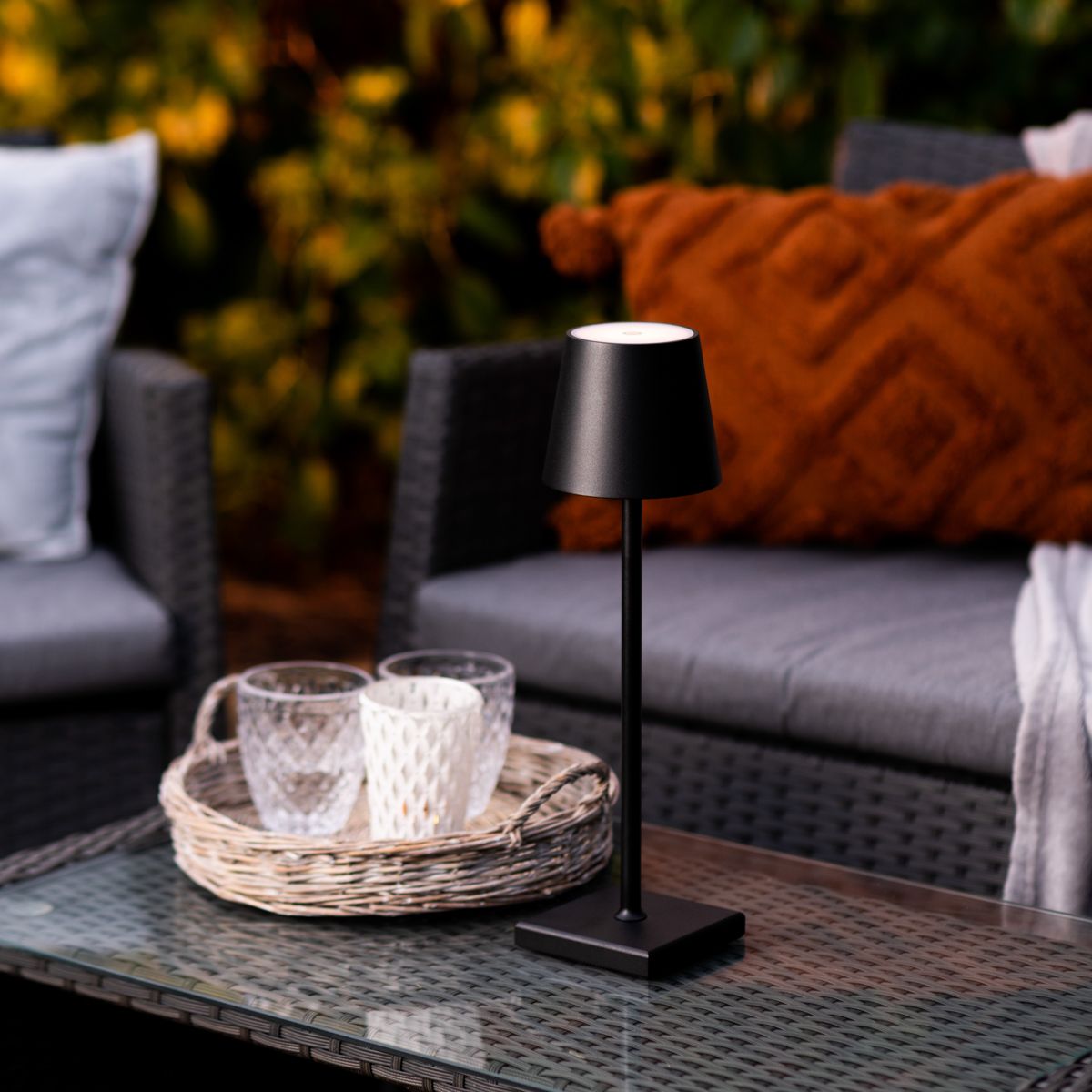Cordless rechargeable LED table lamp S18