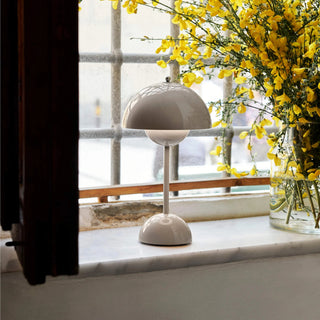 Flowerpot VP9 Table Lamp