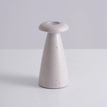 D 3.9″ x H 8.3″ / D 10cm x H 21cm