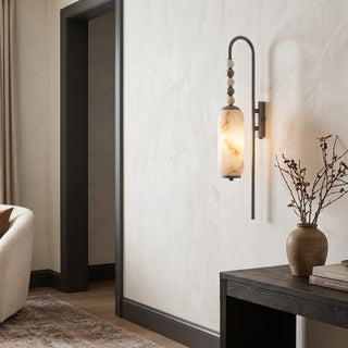 Perlina vägglampa i alabaster med pärlhalsband