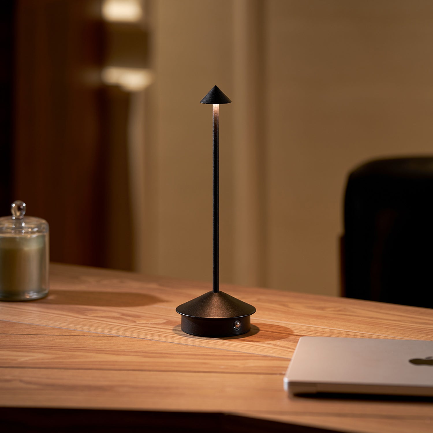Pina rechargeable LED table lamp